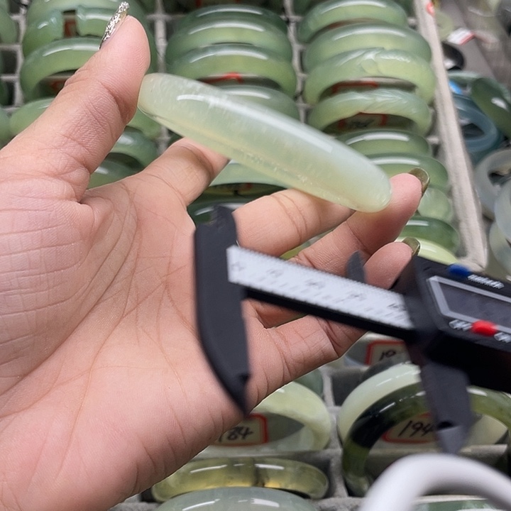 蛇纹石玉未镶嵌手镯189