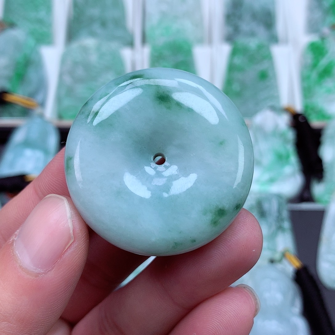 翡翠颈饰未镶嵌翡翠吊坠