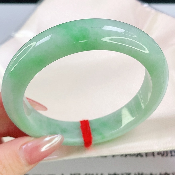 翡翠未镶嵌手镯56.7圈157