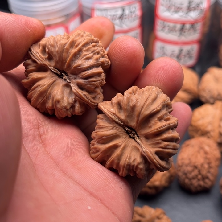 把件文玩核桃凹的