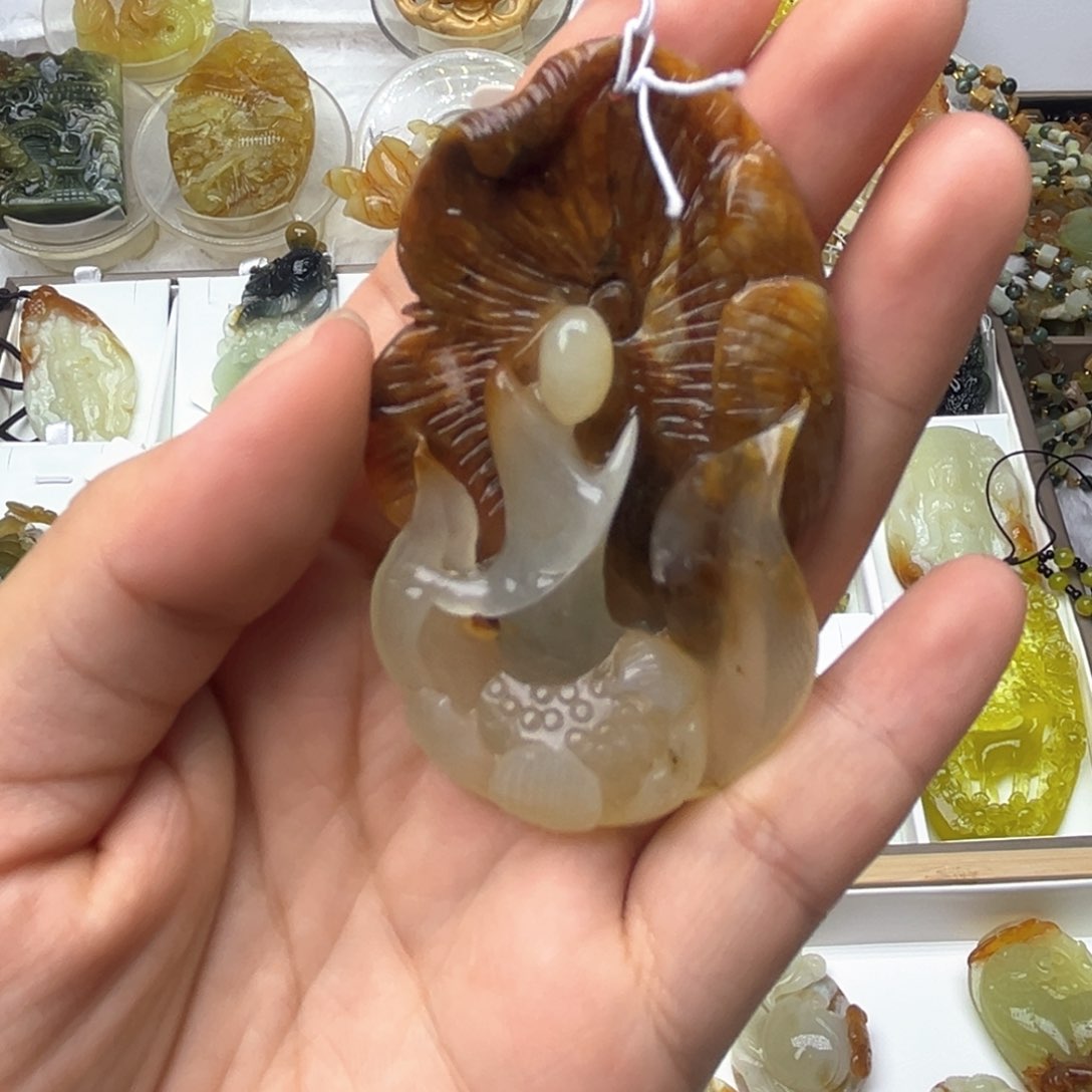 蛇纹石玉颈饰未镶嵌