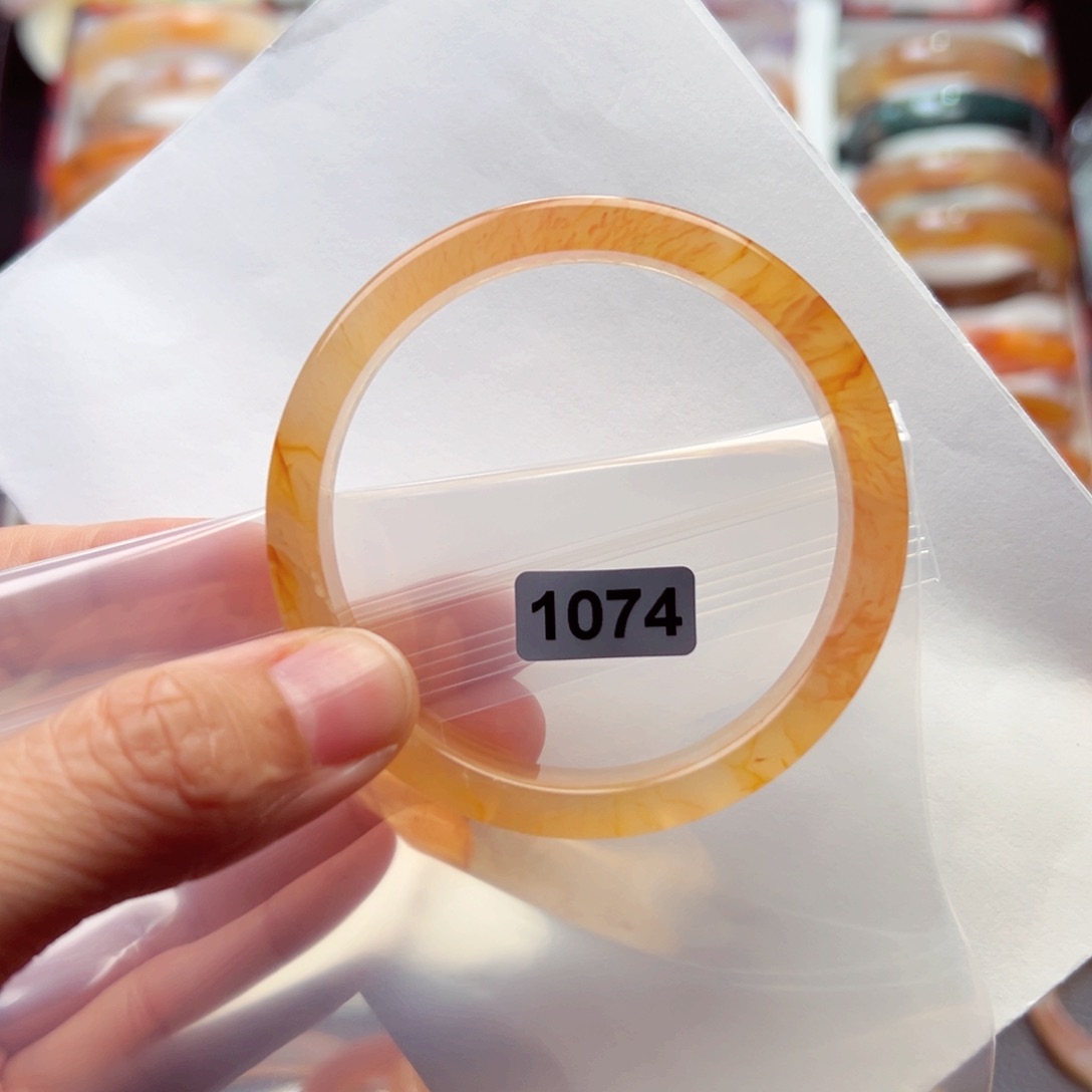 玛瑙/玉髓手镯未镶嵌彭**