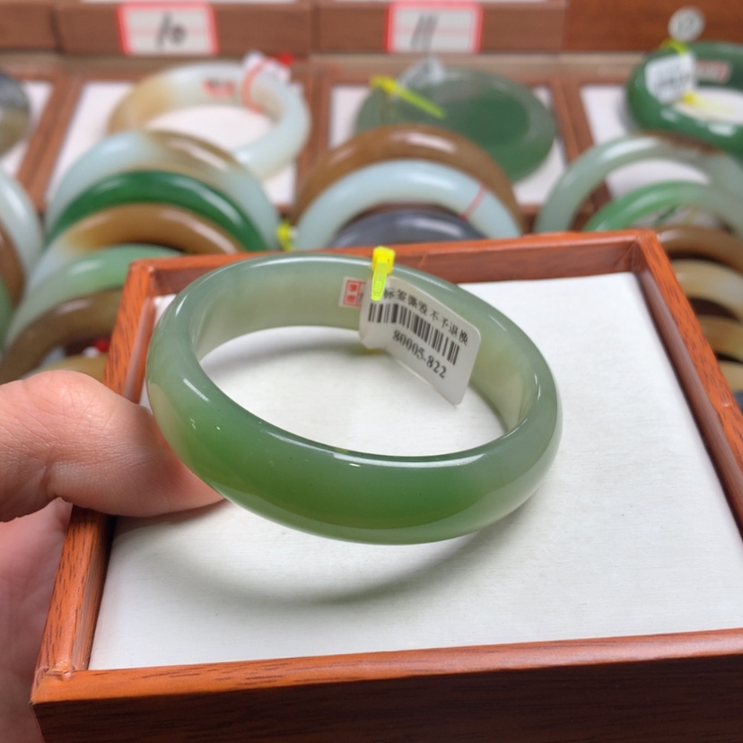 【闪购商品】和田玉手镯未镶嵌不**鲜50.6