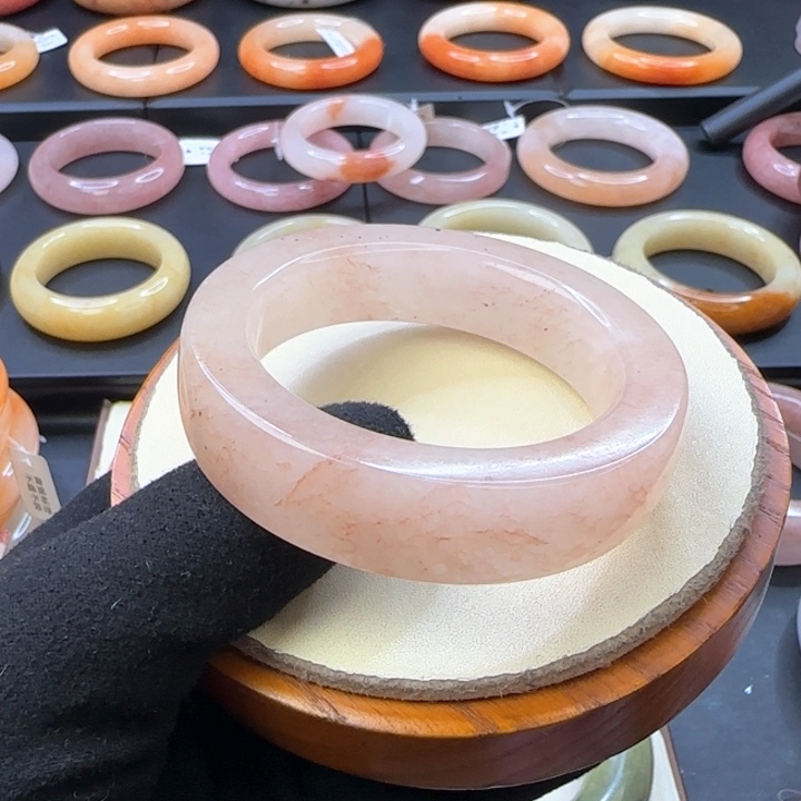 石英质玉手镯未镶嵌