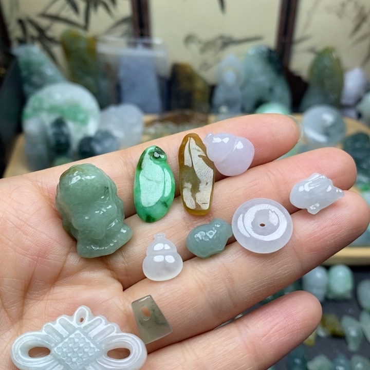 翡翠未镶嵌颈饰福利一个 