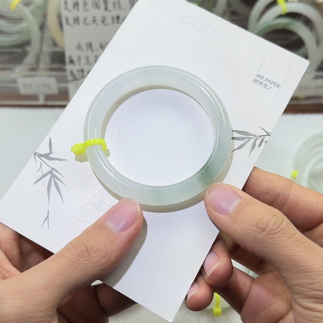 《***店石英质玉（天山翠）未镶嵌手镯