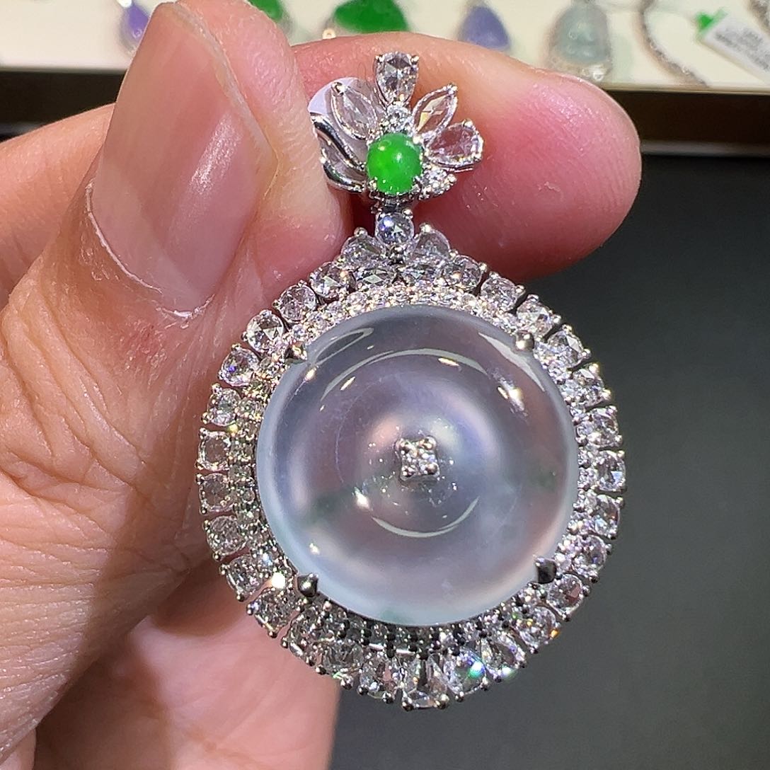 翡翠颈饰18K金镶嵌翡翠