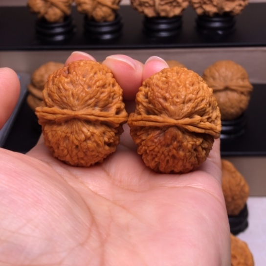 文玩核桃把件盘龙玉凤绣球16