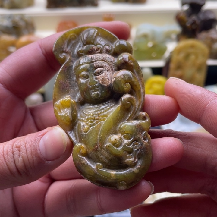 蛇纹石玉颈饰未镶嵌