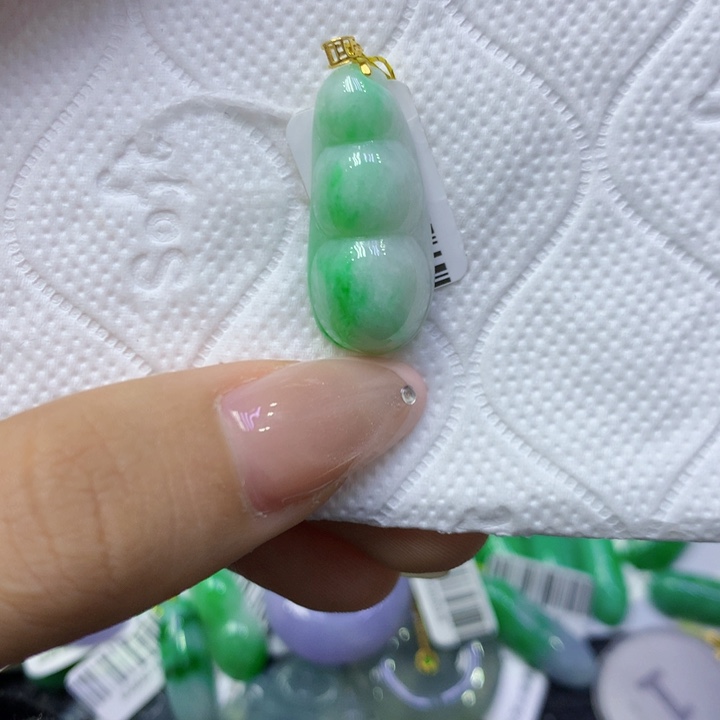 颈饰18K金镶嵌翡翠