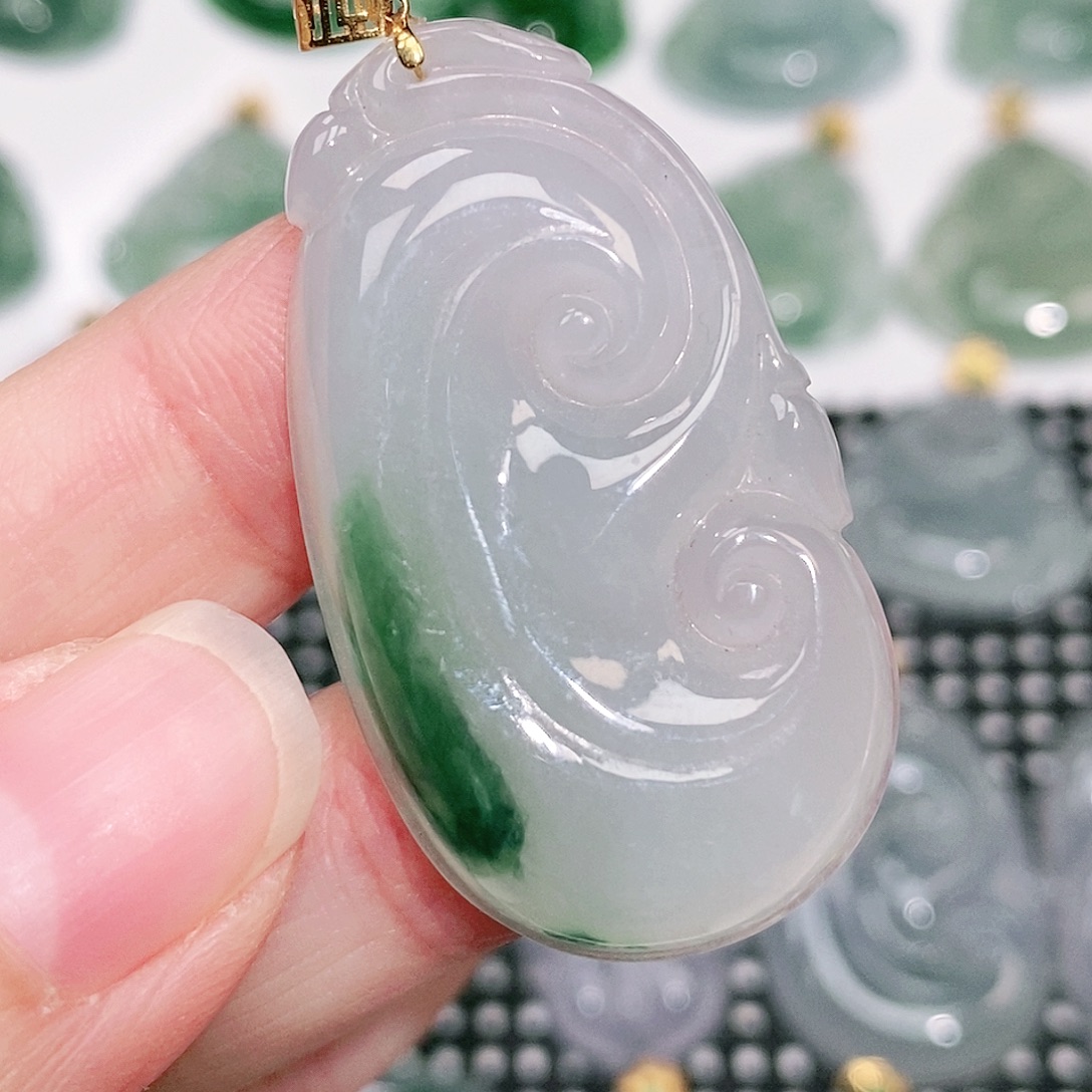 翡翠18K金镶嵌颈饰