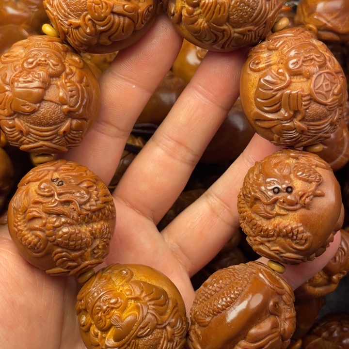 老***拿橄榄核吊坠橄榄核手持