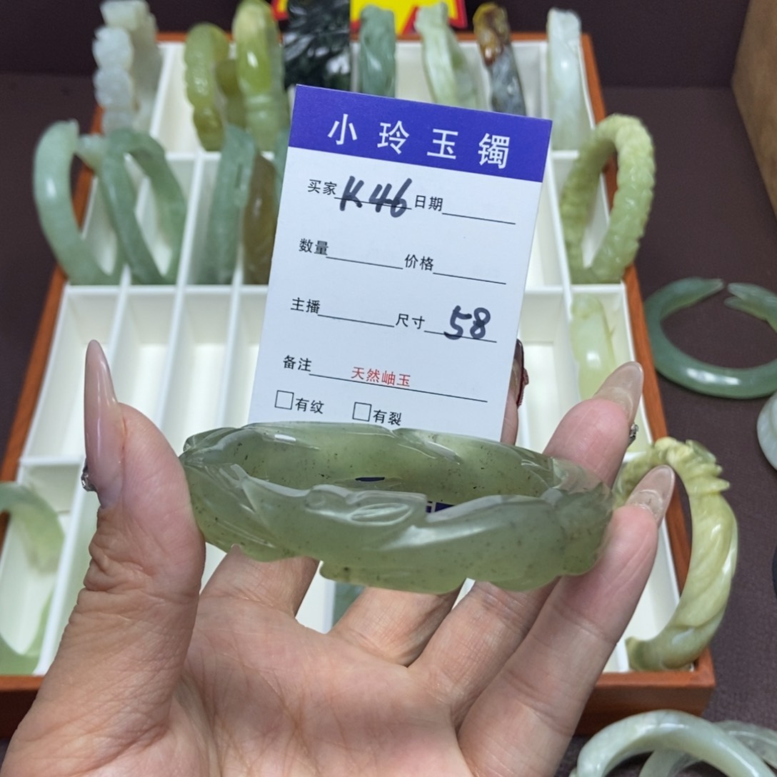 蛇纹石玉手镯未镶嵌