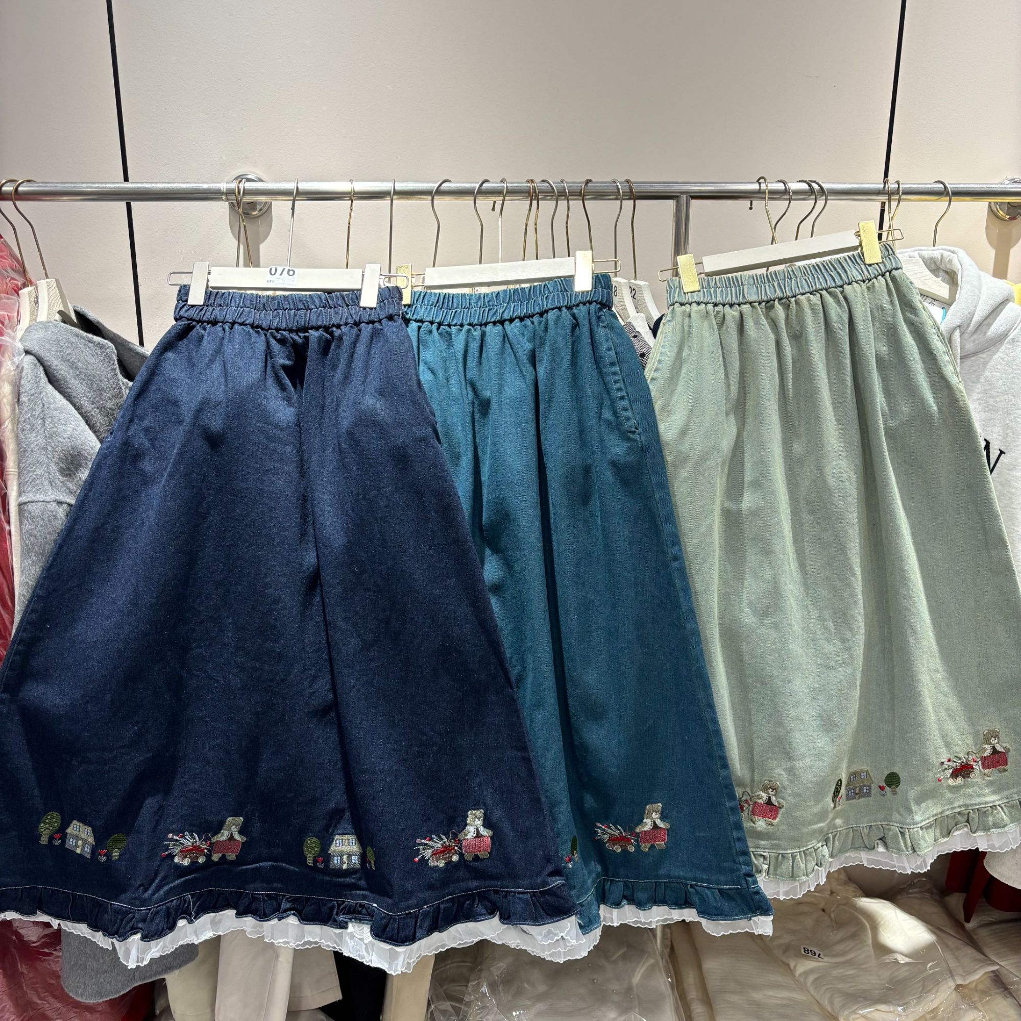 8151田园风复古松紧高腰木耳边刺绣花牛仔半身裙A字宽松显瘦长裙