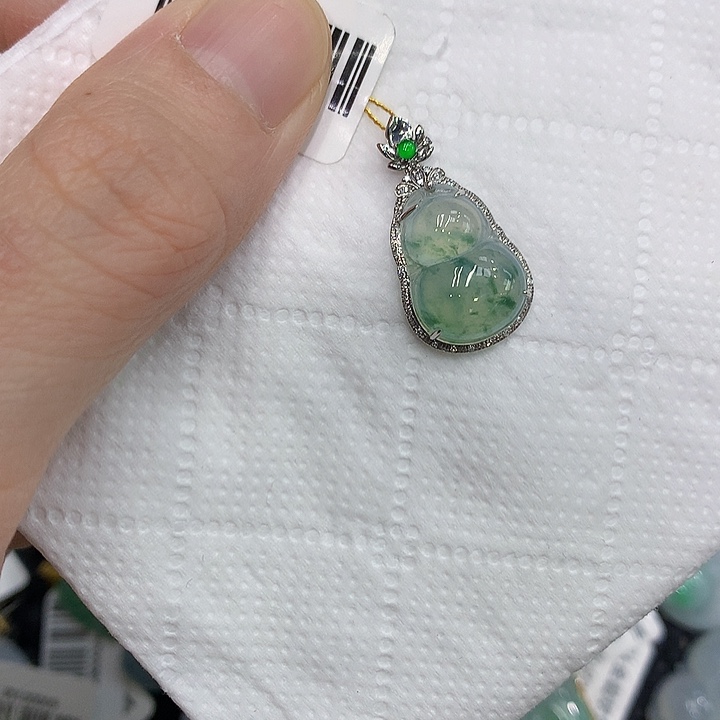 颈饰18K金镶嵌翡翠12356789998