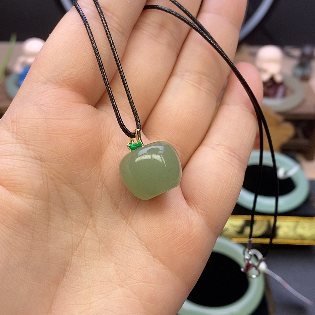 东陵石合金颈饰苹果吊坠