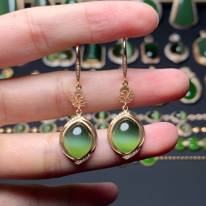 和田玉18K金镶嵌耳饰