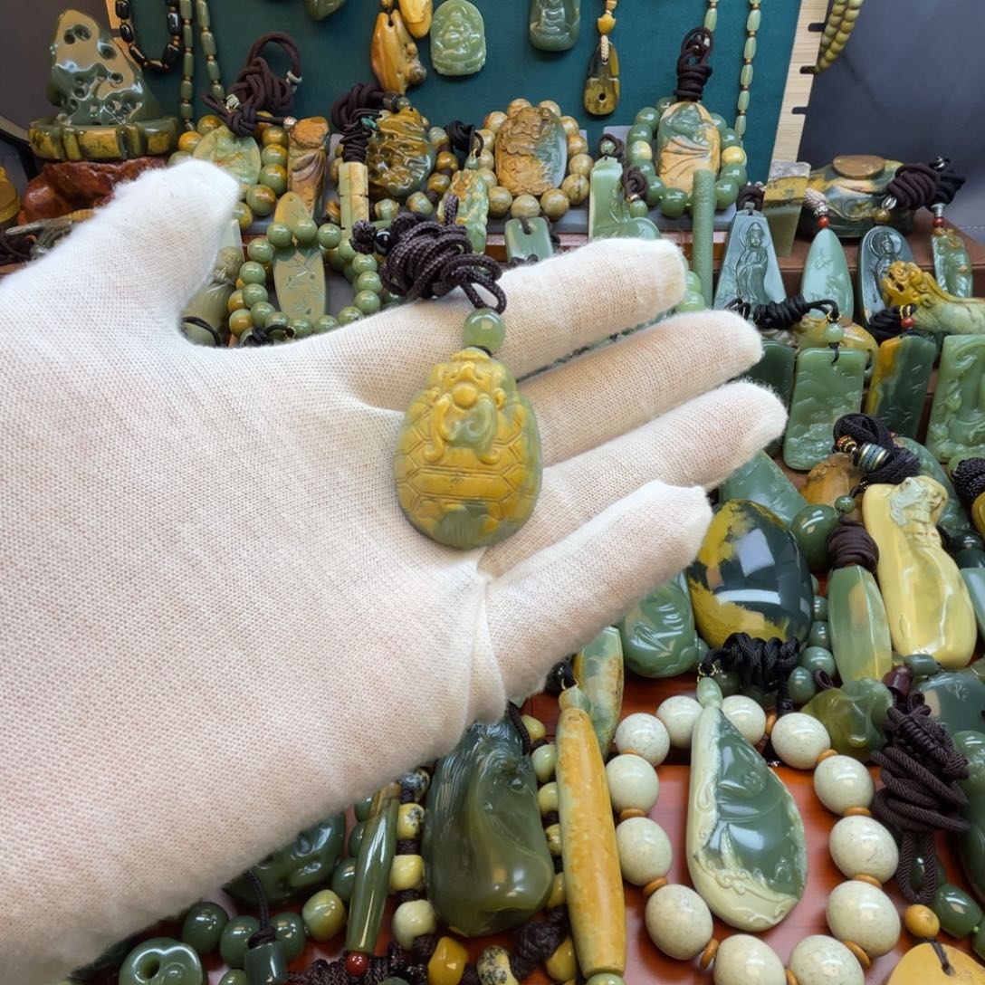 岫岩河磨玉（透闪石质玉）未镶嵌颈饰