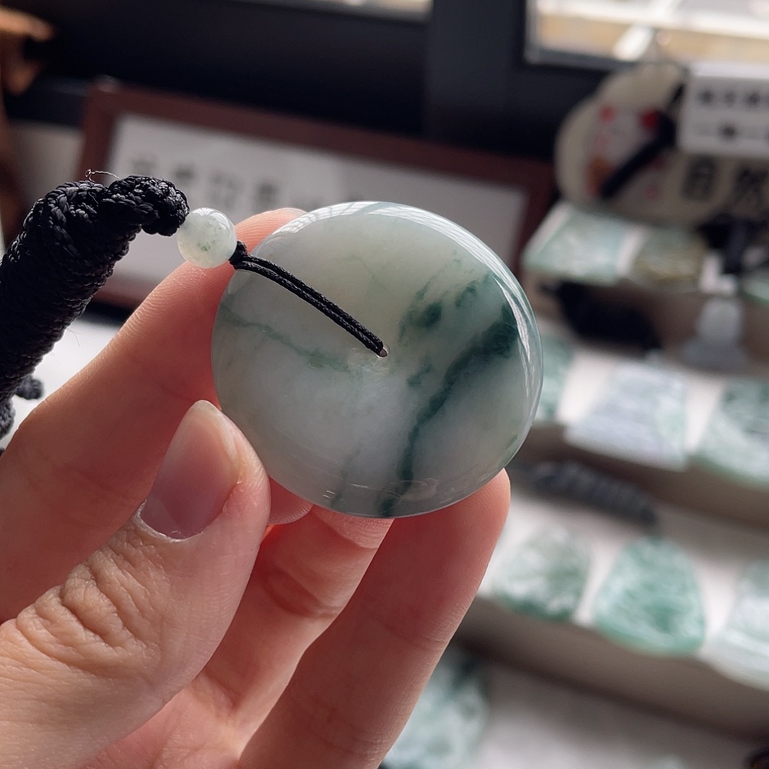 翡翠未镶嵌颈饰平安扣