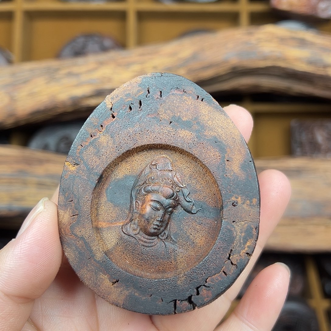 玄***心降真香黄金甲观音牌