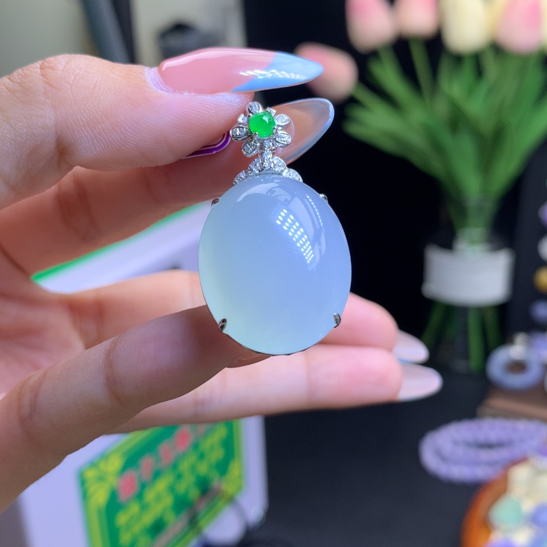 翡翠18K金镶嵌颈饰天然