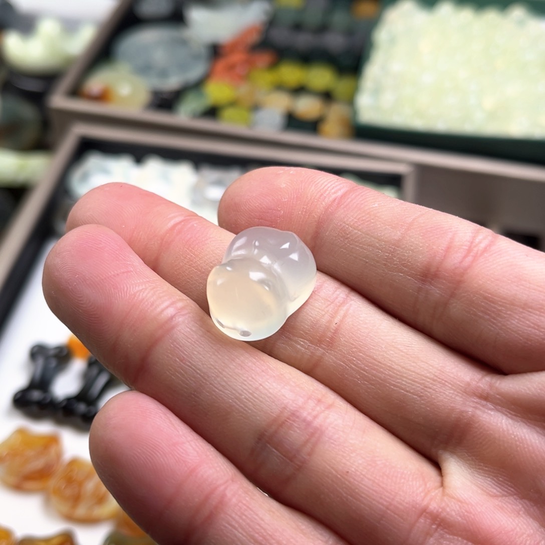 蛇纹石玉原石未镶嵌