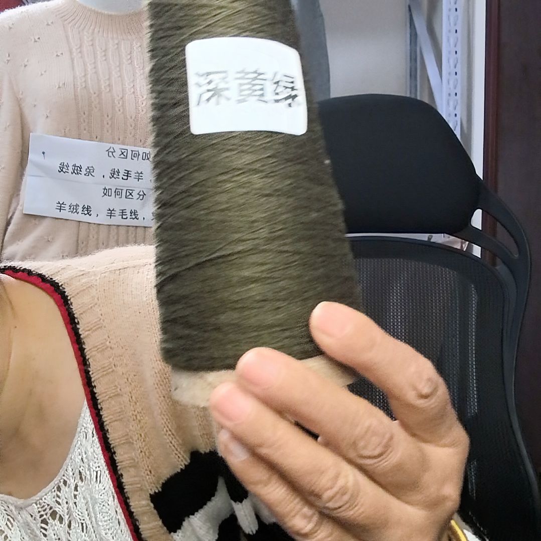 羊毛带桶600克，深黄绿色羊毛线一桶