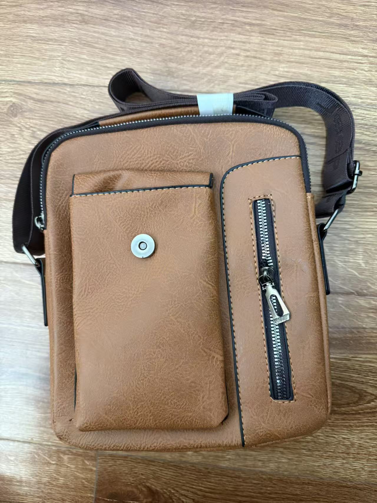 26  复古风竖款方形休闲包复古双肩包商务风男士斜挎包