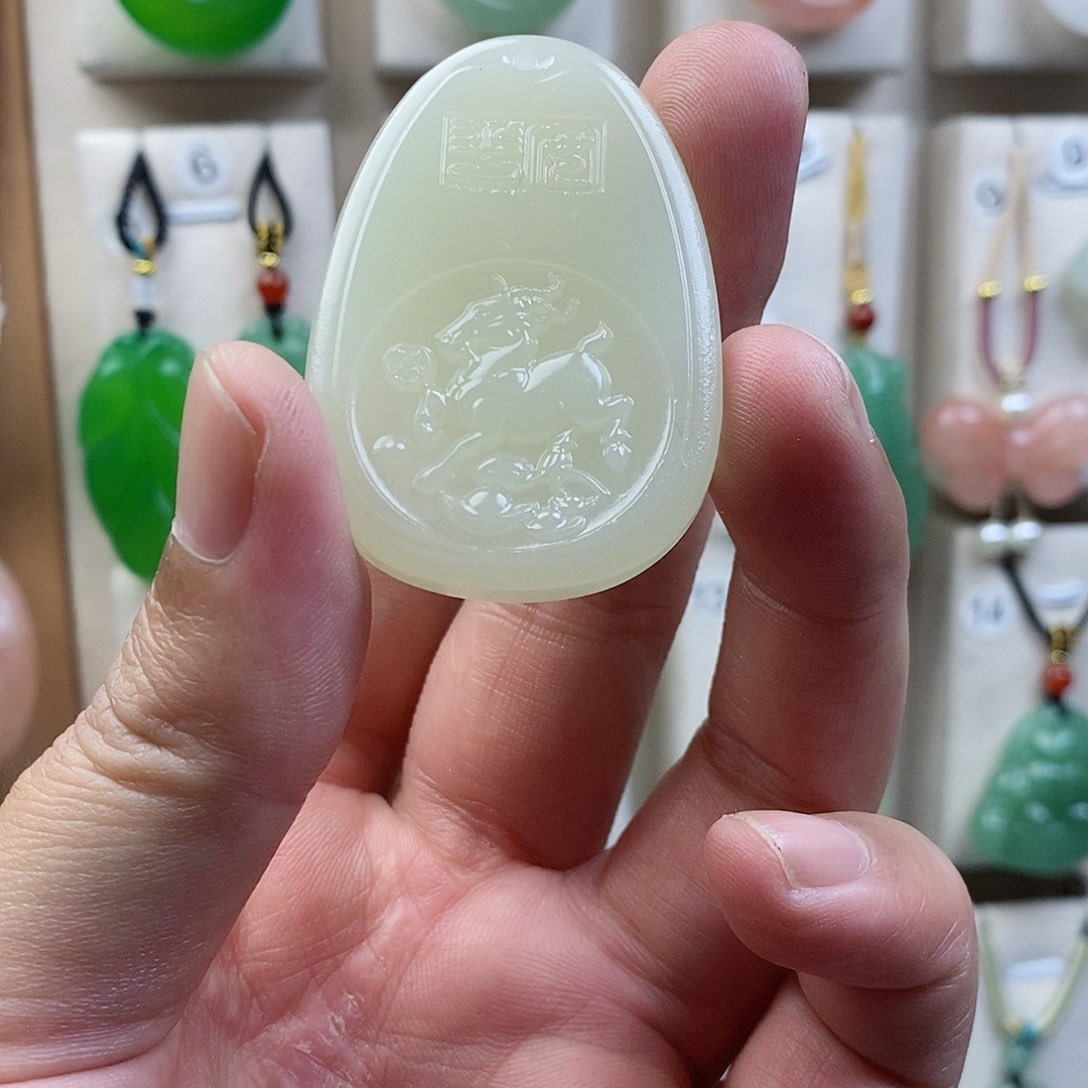 颈饰未镶嵌石英质玉