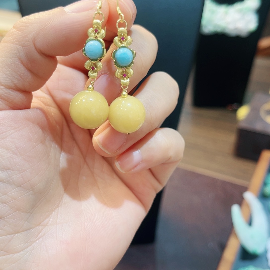 翡翠颈饰未镶嵌耳饰