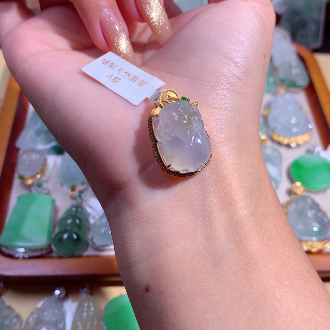 翡翠吊坠(不含链)18K金镶嵌