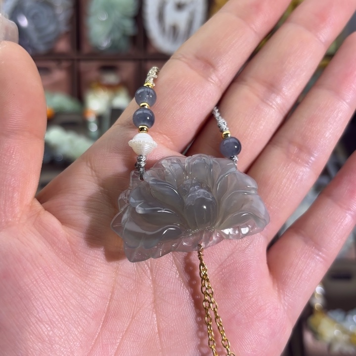 蛇纹石玉未镶嵌颈饰