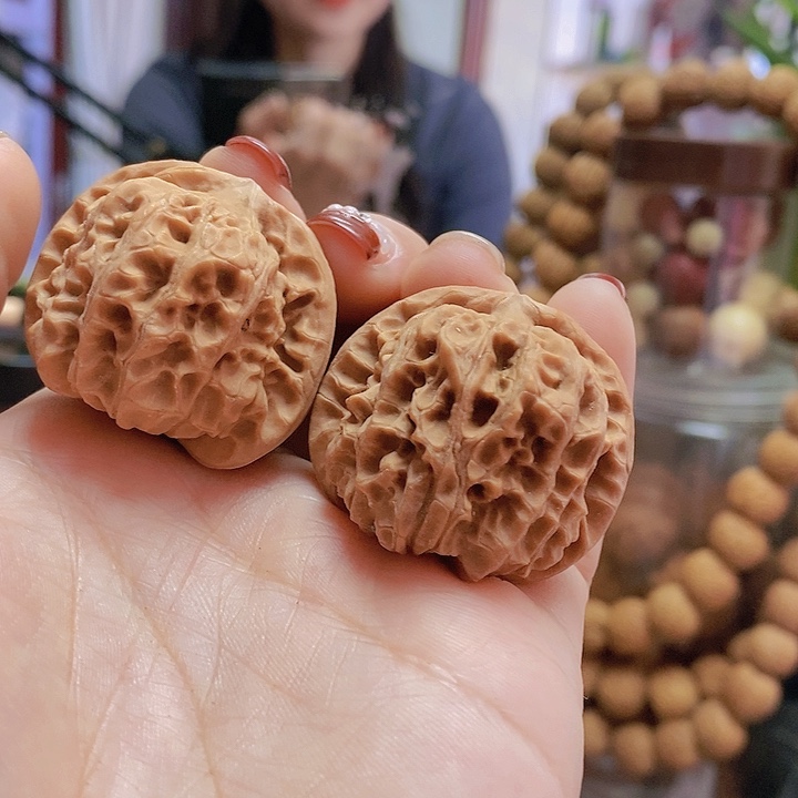 【闪购商品】文玩核桃把件37大石窝蜡皮