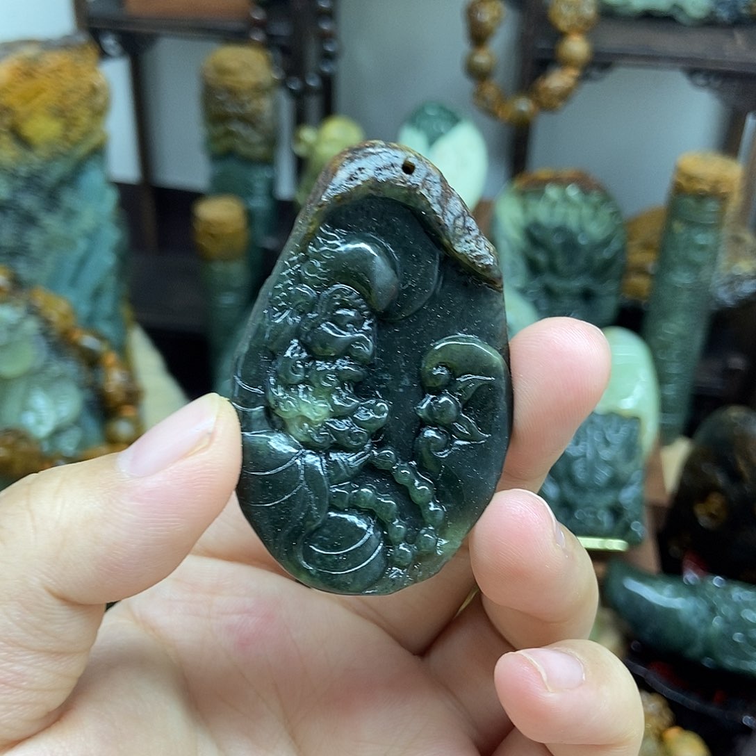岫岩河磨玉（透闪石质玉）未镶嵌把件