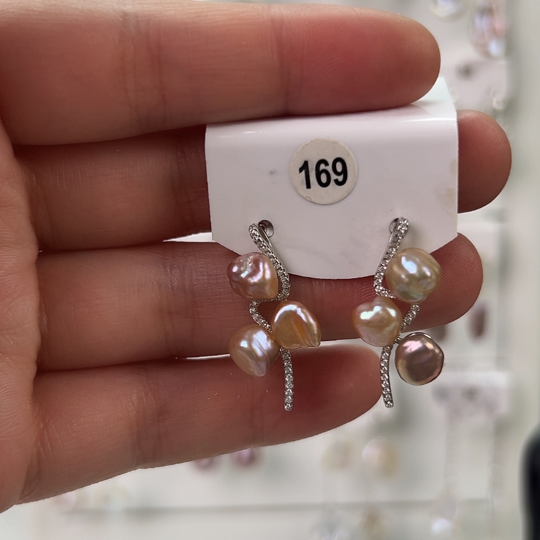 非金属巴洛克花瓣耳饰 