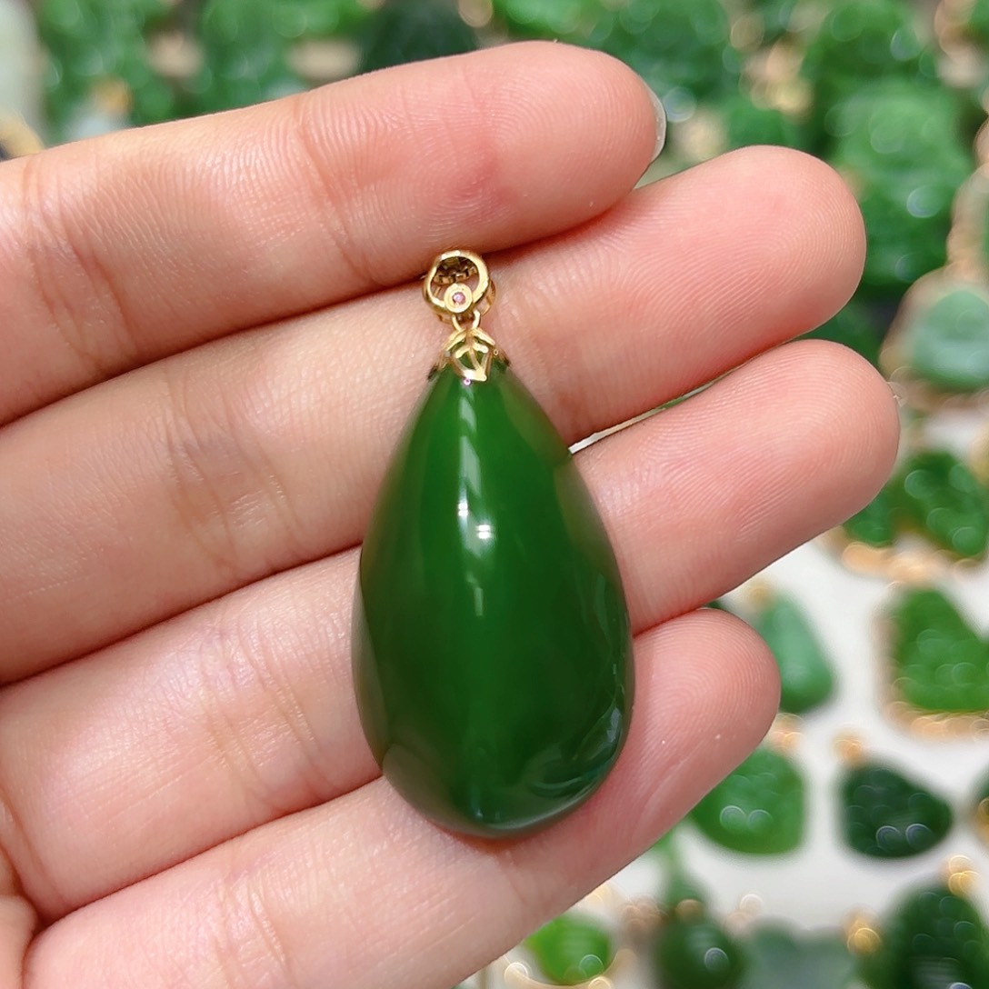 和田玉（碧玉）颈饰18K金镶嵌