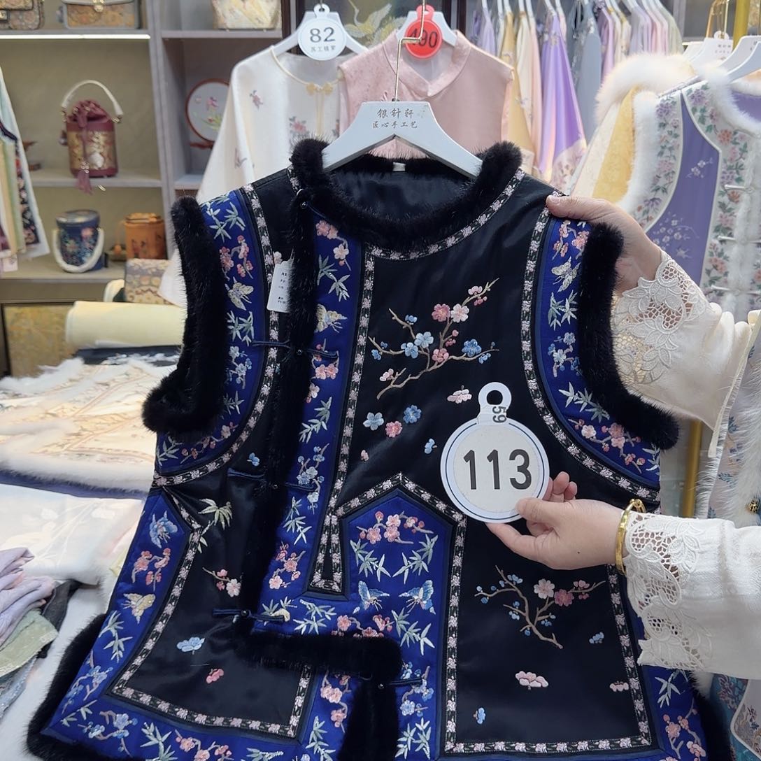 双***佩非遗传承人的精神风貌和精神风貌