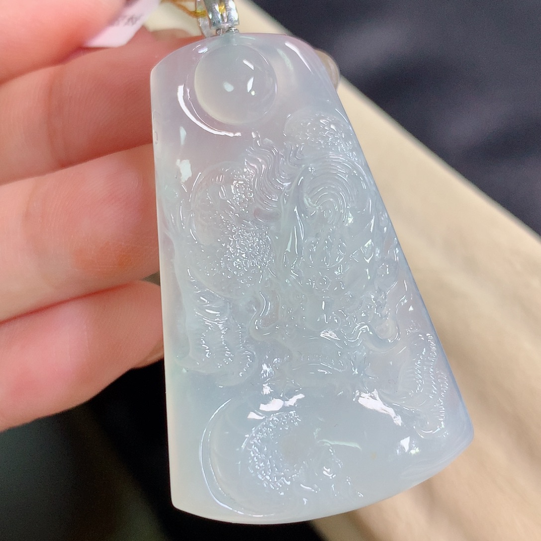 翡翠18K金镶嵌颈饰龙牌