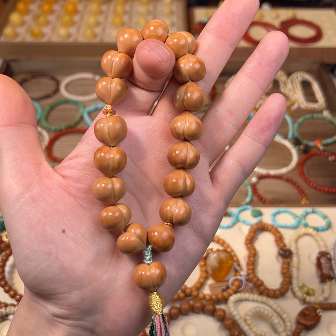 手串猴头核桃纯手工雕刻屁桃