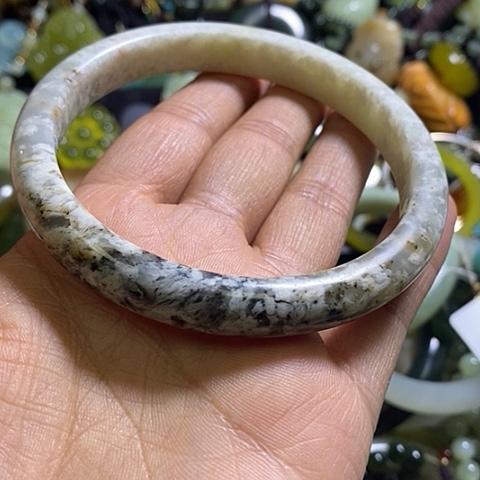 岫玉未镶嵌手镯68口径