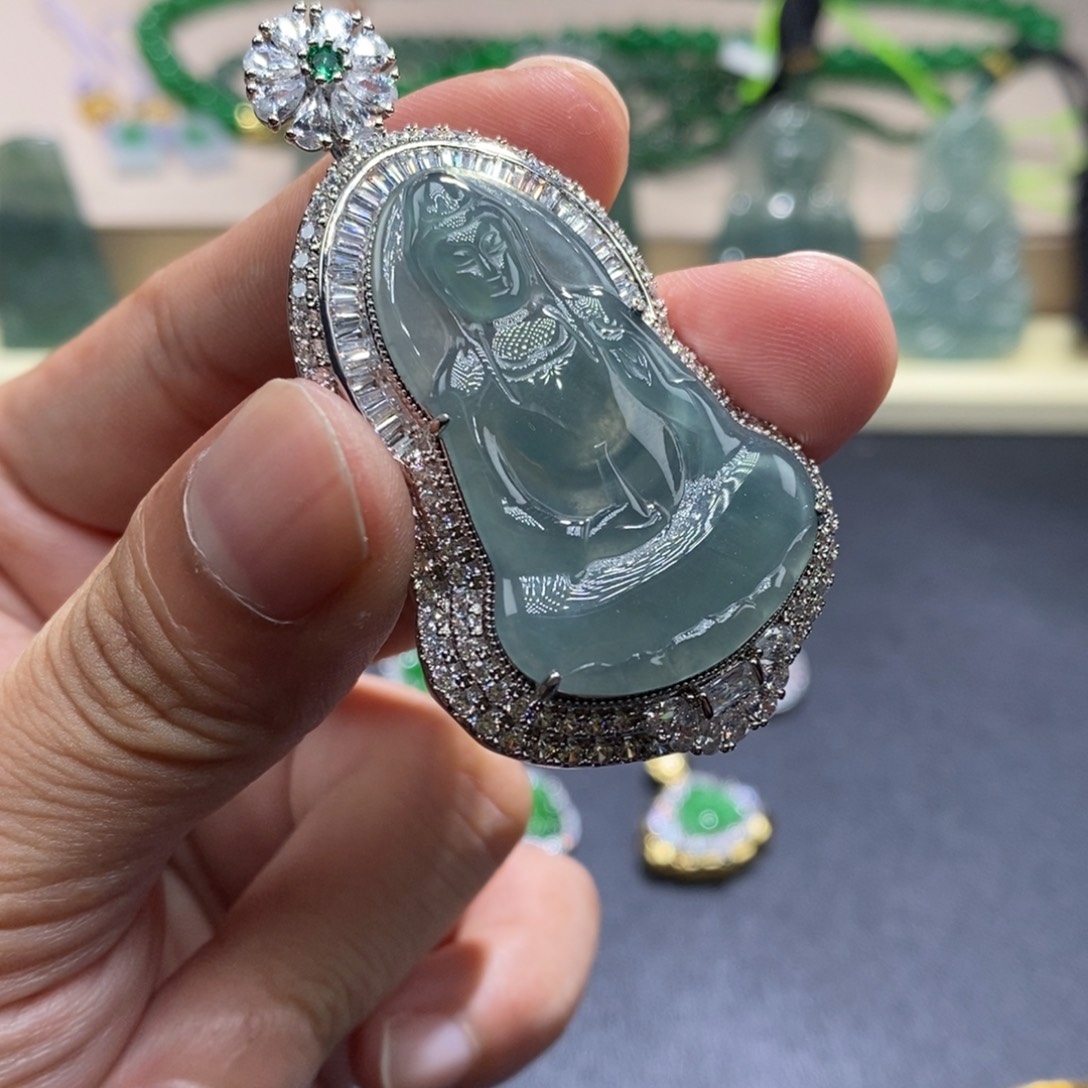 吊坠(不含链)18K金镶嵌翡翠观音