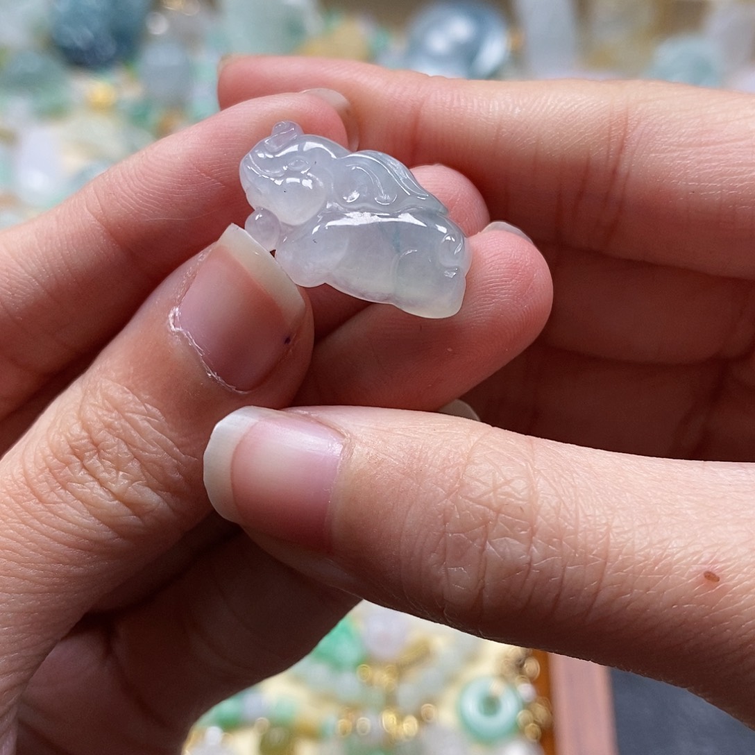 翡翠颈饰未镶嵌闪