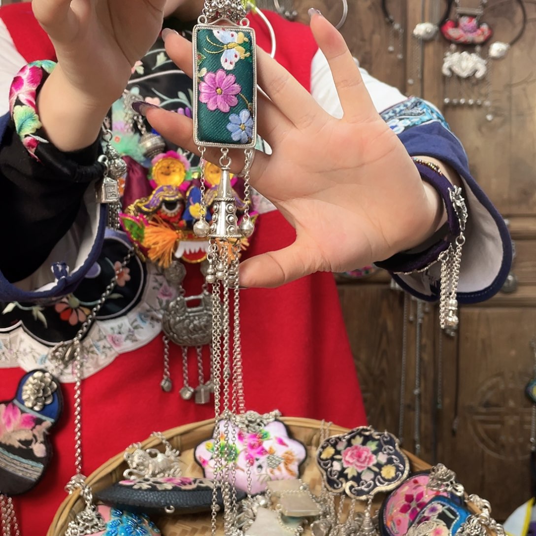 锆石纯铜合金吊坠