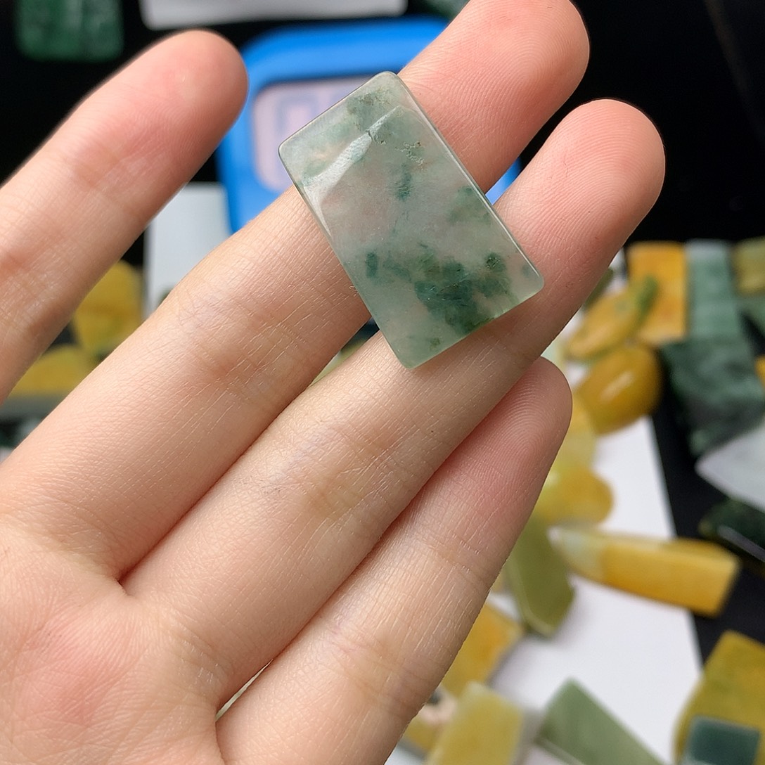 k***8翡翠未镶嵌颈饰翡翠首饰