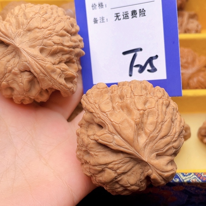 把件文玩核桃榛**卡文玩核桃龙鼎25