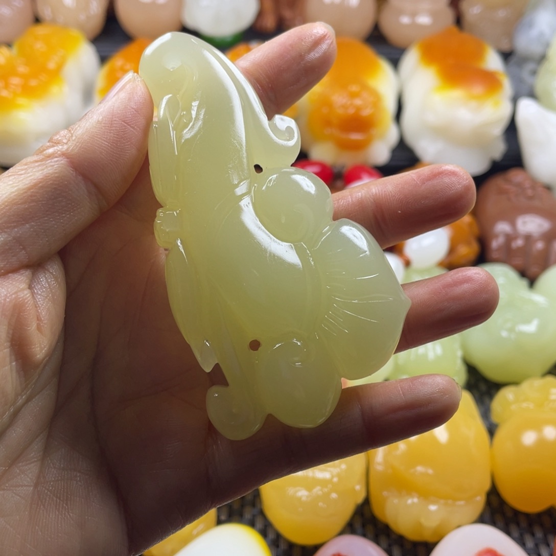 原石雕刻如意手把件