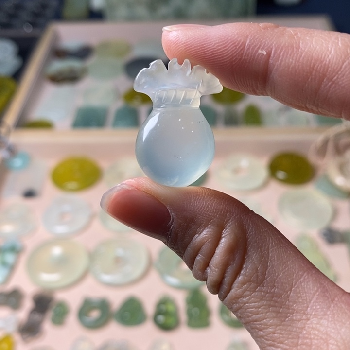 蛇纹石玉颈饰未镶嵌