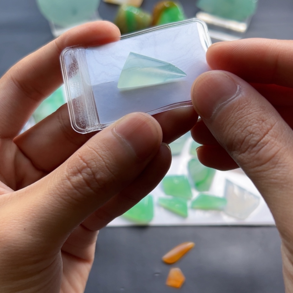 【闪购商品】定制翡翠未镶嵌高冰种起光冰蓝底吊坠镶嵌款