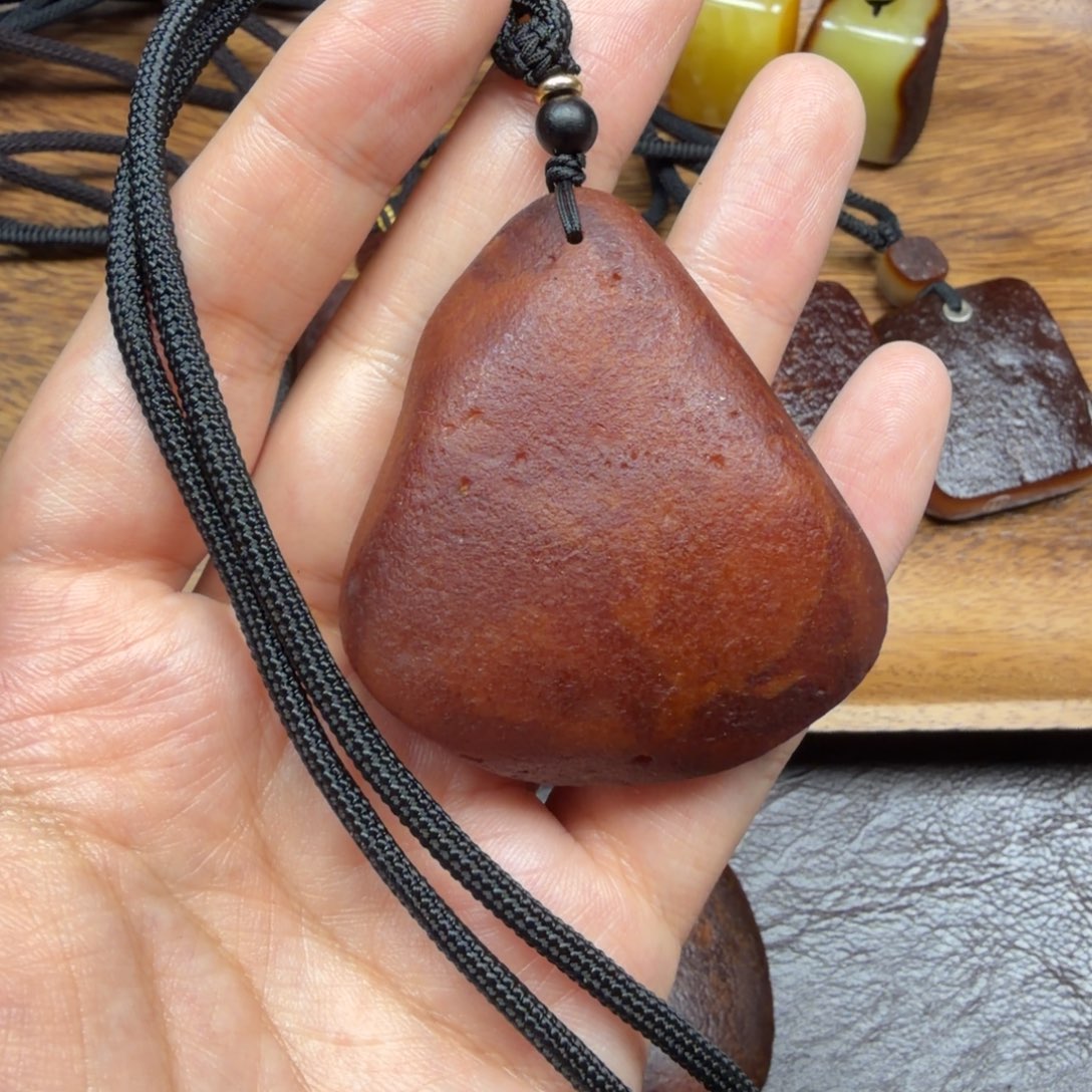 琥珀未镶嵌吊坠(赠链)