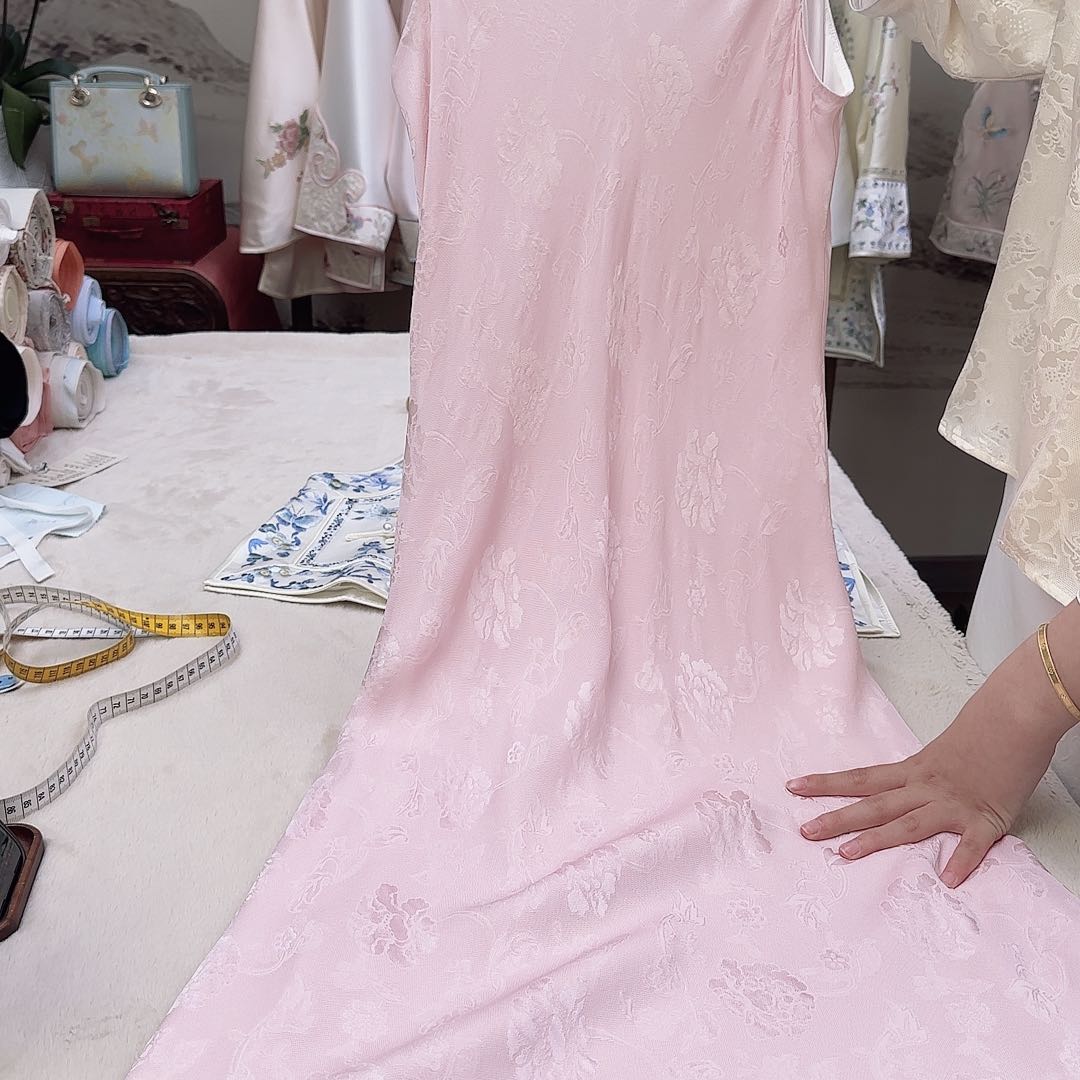 刺绣M码苏罗牡丹海棠斜裁吊带